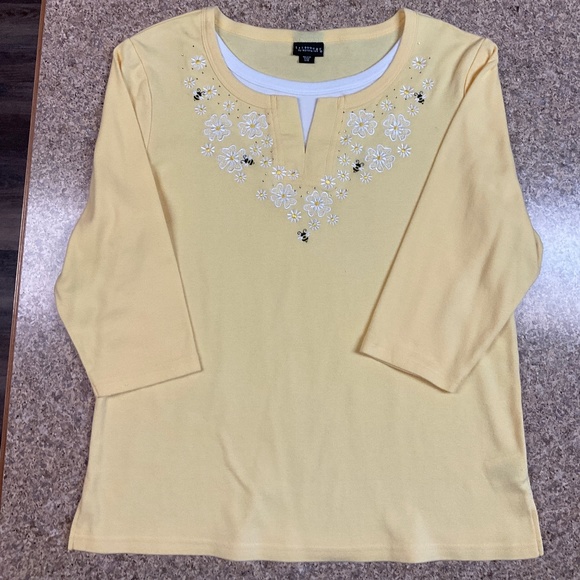Trilllogy Tops - Bee themed 3/3 length sleeve top